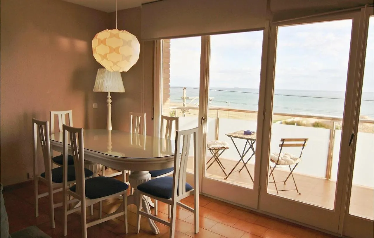 Nice Apartment In Pineda De Mar With Kitchen