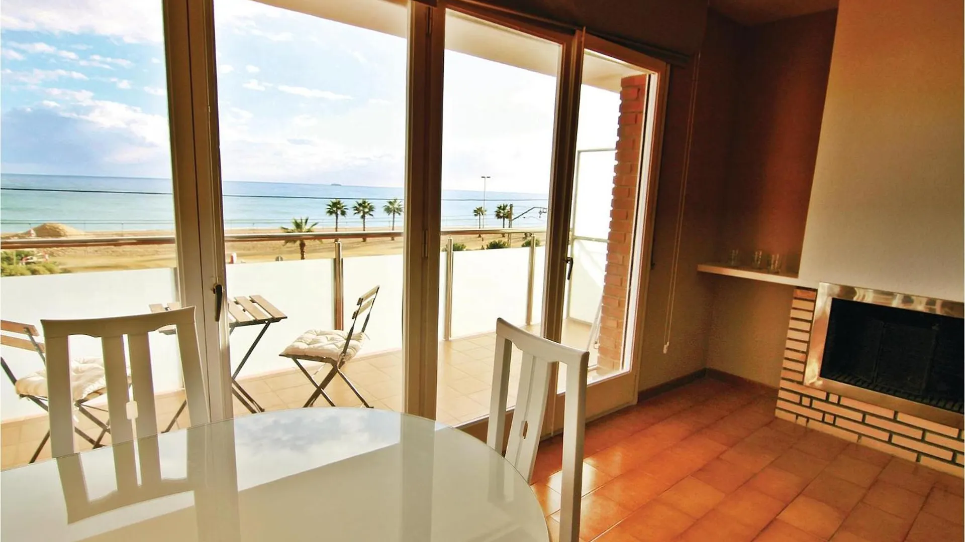 Nice Apartment In Pineda De Mar With Kitchen