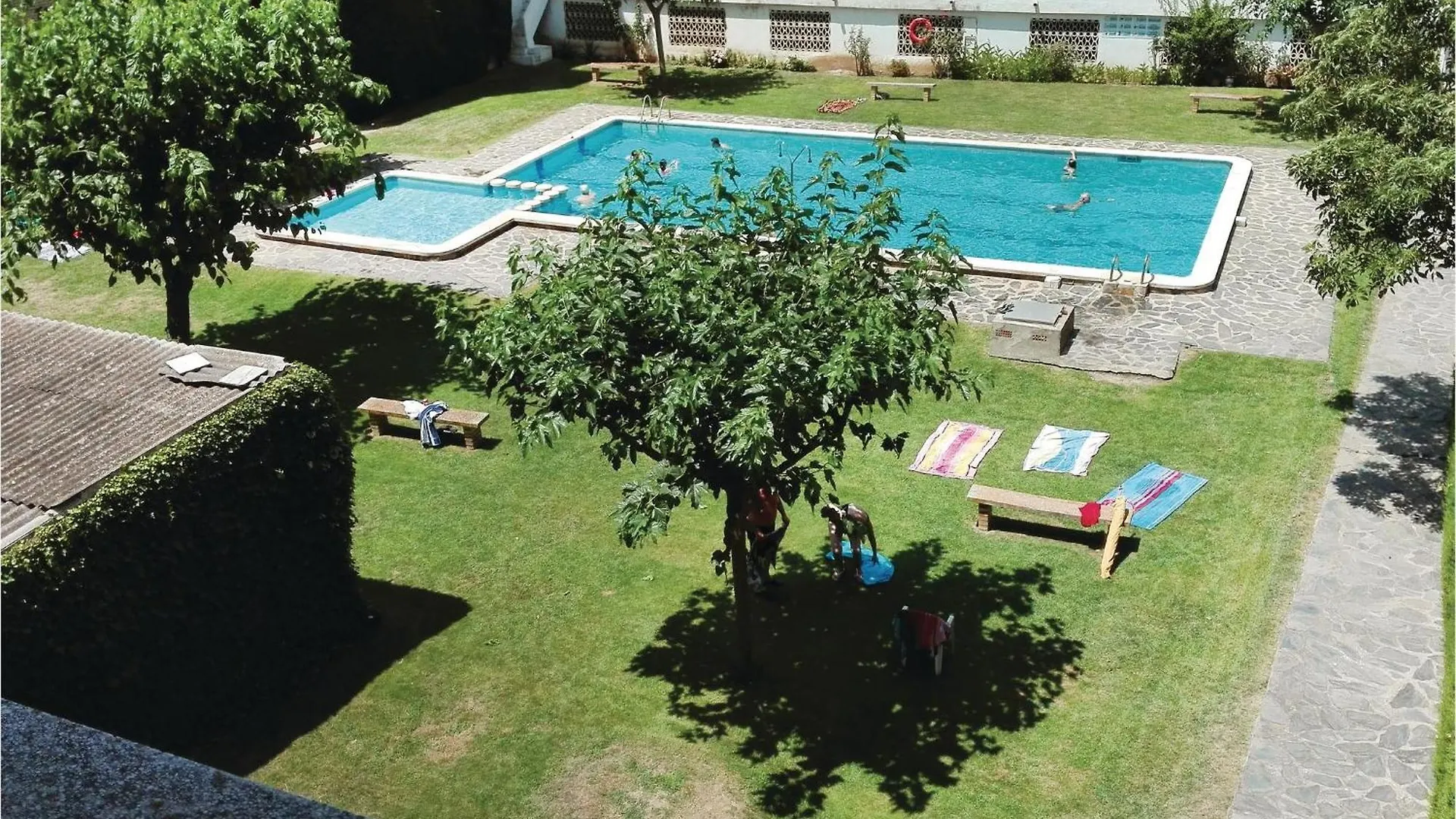 Nice Apartment In Pineda De Mar With Kitchen